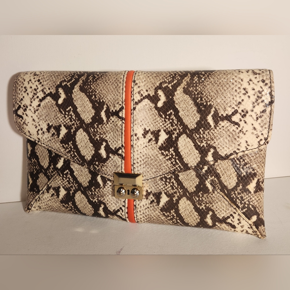 NWOT! Henri bendel neutral snakeprint envelope clutch - Picture 3 of 7
